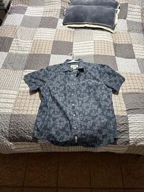 Original Penguin Munsingwear Men's Blue Geometric Shell Print Short Sleeve Butto